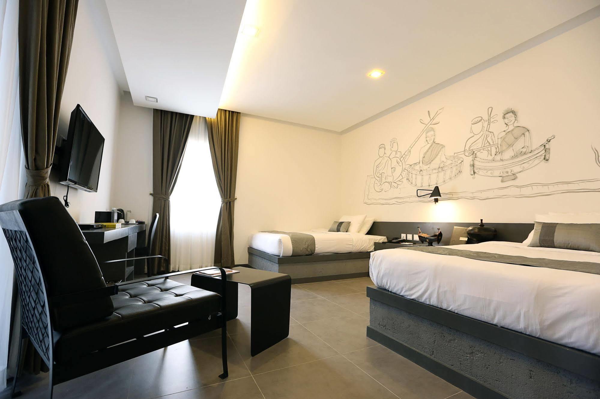 Hotel Records Phnom Penh Exterior foto